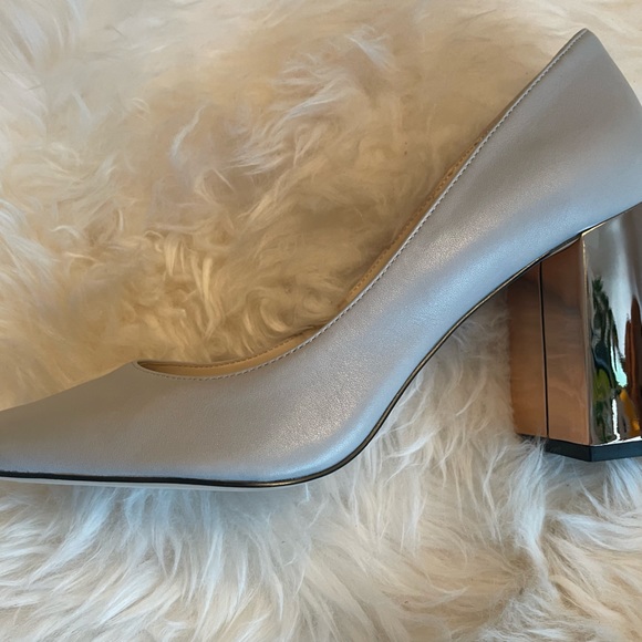 NWT. Grey pumps with shiny rose gold block heel. Sz 9. Never worn! - Picture 8 of 10